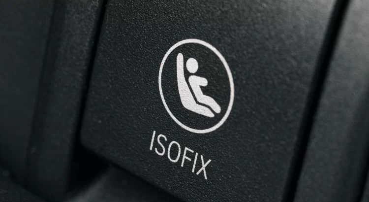Bezpieczne podróżowanie z dzieciątkiem: Wszystko, co musisz wiedzieć o bazach Isofix do fotelików samochodowych